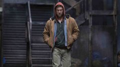 Този филм сякаш някой го е направил до поливината и после му е писнало