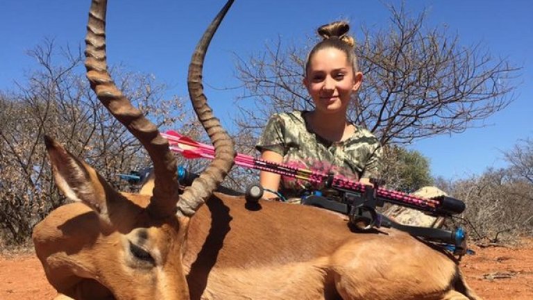 Въпреки това обаче мнозина използват Facebook, за да изразят гнева си към жестокия лов и пожелават смърт на 12-годишното момиче