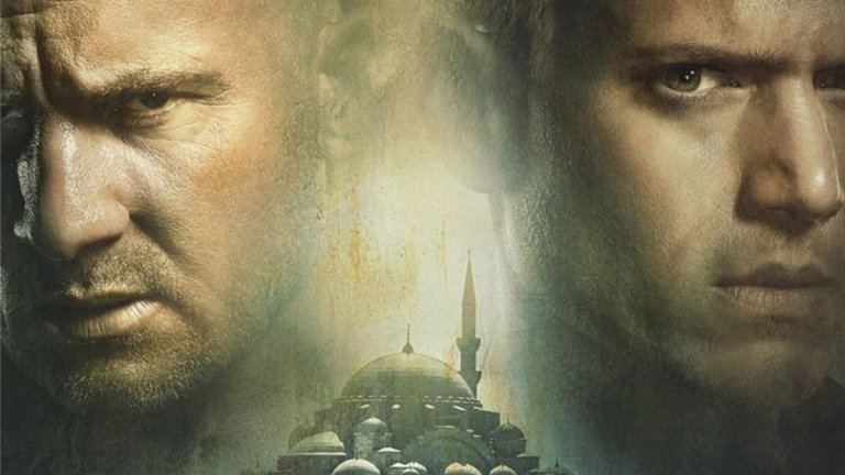 "Бягство от затвора" / Prison Break
Първият сезон на сериала запозна зрителите с Линкълн Бъроуз, осъден на смърт за убийството на вицепрезидента на САЩ. Брат му - Майкъл Скофийлд, брилянтен инженер, обаче замисля план как да измъкне невинния си брат от затвора, преди присъдата да бъде изпълнена.
След бягството, укриването, второто бягство и множество конспирации сериалът завърши със своя четвърти сезон през 2008 г. и привидната смърт на един от главните персонажи.
Няколко години по-късно се стигна до пети сезон и завръщане на основните актьори, както и към основната концепция - един от героите е в затвор в Йемен, други се опитват да го спасят.