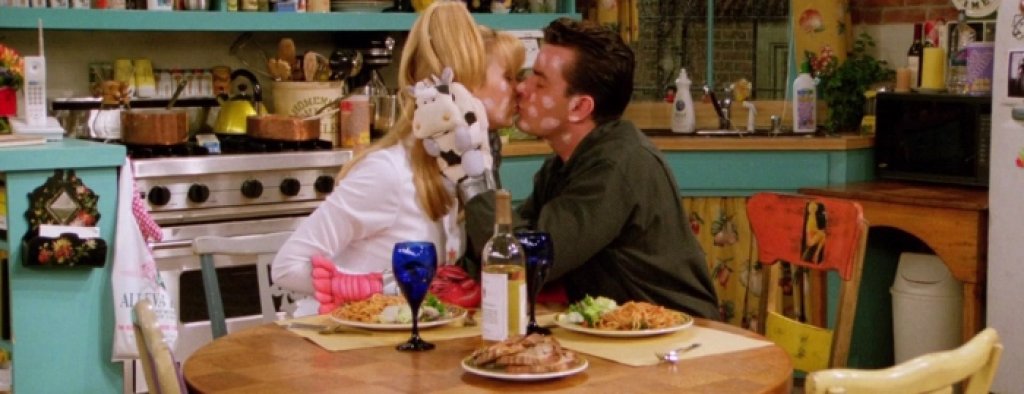 Чарли Шийн
Чали Шийн влиза в ролята на обаятелния морски пехотинец „повече от приятел” на Фийби. Точно когато обаче Шийн стъпва на твърда земя, Фийби хваща дребна шарка, а той – от нея. На двамата не им остава нищо друго, освен страс