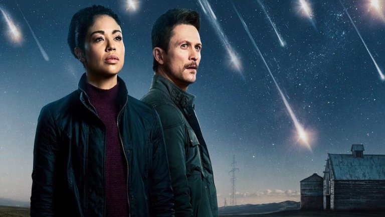Debris (NBC) - 1 март
Макар тук първоначалната идея адски много да напомня на Fringe, почти по всяка вероятност този сериал ще носи по-различно усещане. Все пак обаче и тук става въпрос за правителствен екип, който трябва да разследва специфични... аномалии. От небето са започнали да падат мистериозни обекти, които променят около себе си самите закони на физиката, и двама агенти на американските и британските служби ще трябва да разчовъркат тази мистерия, която всъщност има потенциала да разбие света. Те ще обикалят из редица страни, за да събират отделни парчета от пъзела. Очакванията са за интересна и увлекателна мистерия, но все пак тръгваме към този сериал без да вдигаме надеждите особено високо.