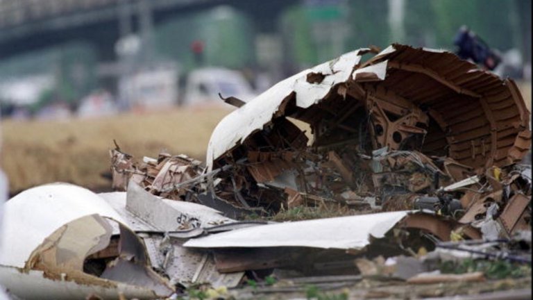 Останки от катастрофиралия самолет