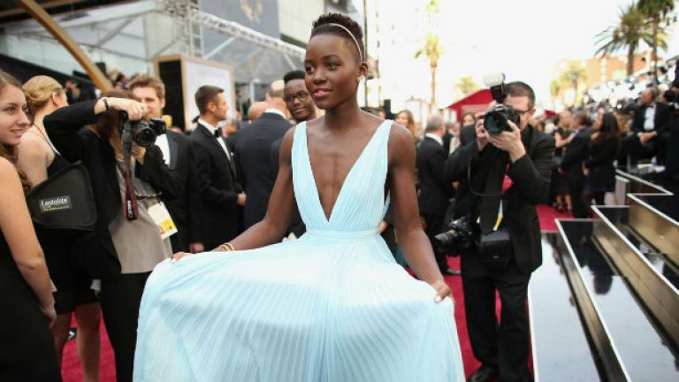 Лупита Нионго грабна Оскар с дебюта си на голям екран. Някъде зад нея стоеше 84-годишната Джун Скуиб, блеснала в „Небраска” като сопнато мамче