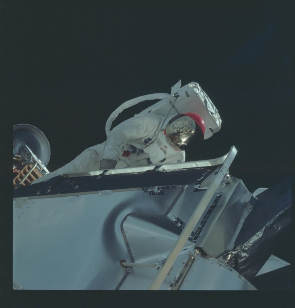 Apollo 9: Една от двете космически разходки на Apollo 9