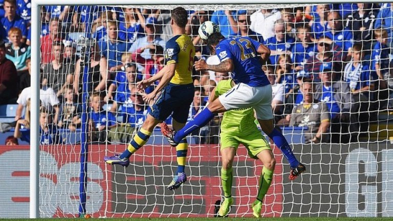 Леонардо Улоа донесе точката на Лестър