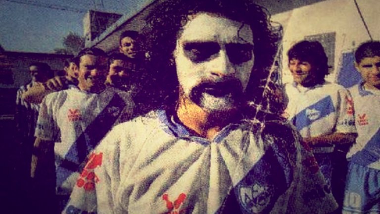 "Не ми пука какво мислят всички. Боядисвам лицето си, защото на терена отивам на война. Искам съперникът ми да е уплашен до смърт, защото аз искам смъртта му. Аз съм там да убивам за фланелката". Думите му, когато го питат за вида му на терена.