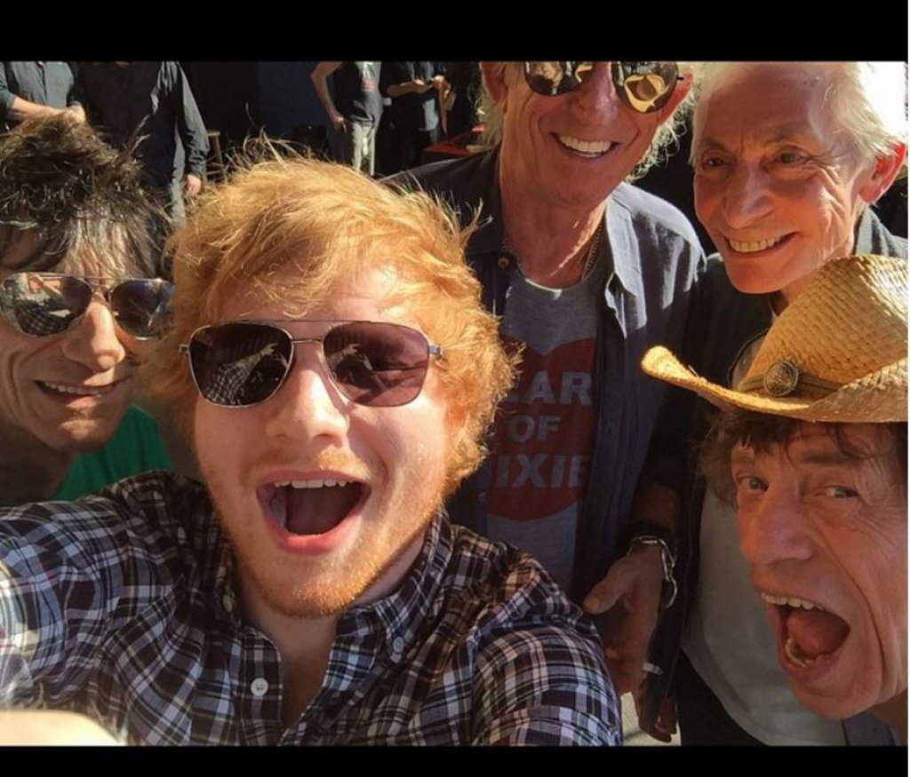 Но пък за сметка на това, малко преди да го направи успя да пусне селфи с Rolling Stones