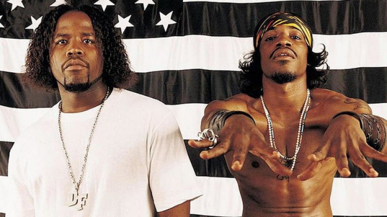 Stankonia (2000)
 OutKast
Andre 3000 с накъдрена коса, крещящ Don't pull the thang out unless you plan to bang? Не, това със сигурност не е хип-хоп. По-скоро бе електрически госпъл, сякаш небесата са се разтворили и ни бяха разкрили, бе ангелите са киборги и че Pearly Gates небесните порти са с електрически заряд. Със странните измерения на Stankonia, доминиращи радиовълните — ако не друго, поне с "B.O.B.," "Ms. Jackson" и "So Fresh, So Clean" — OutKast доказаха, че хип-хопът няма външна граница и всъщност е толкова доминиращ и безграничен, че дори не би трябвало да се счита за отделен жанр.