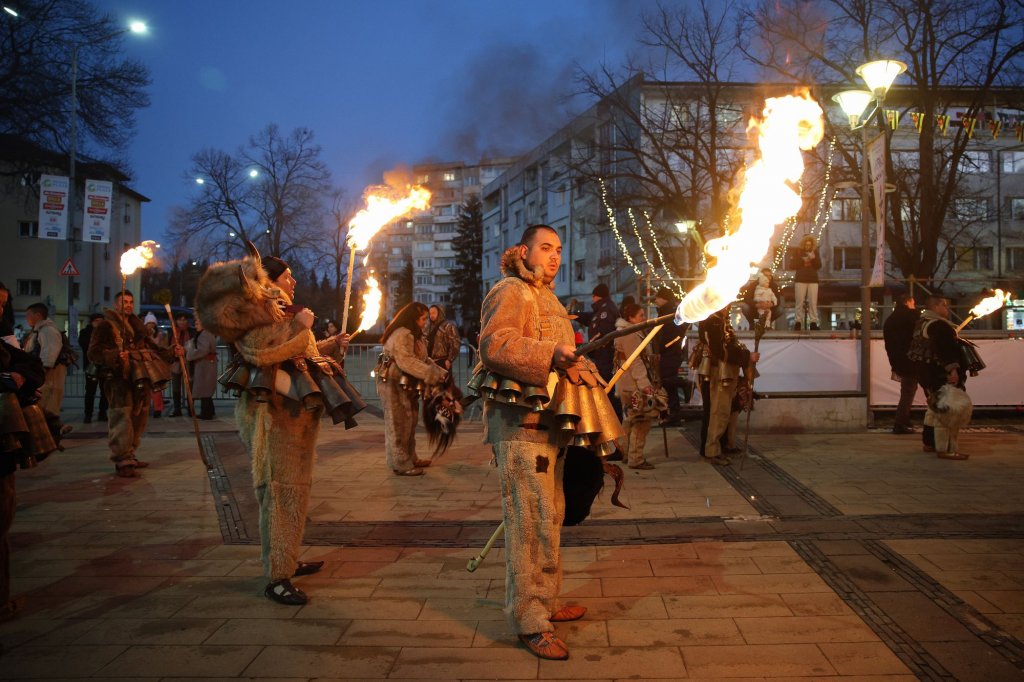 Фестивалът “Сурва 2024” в снимки: Силата на традициите срещу злите сили