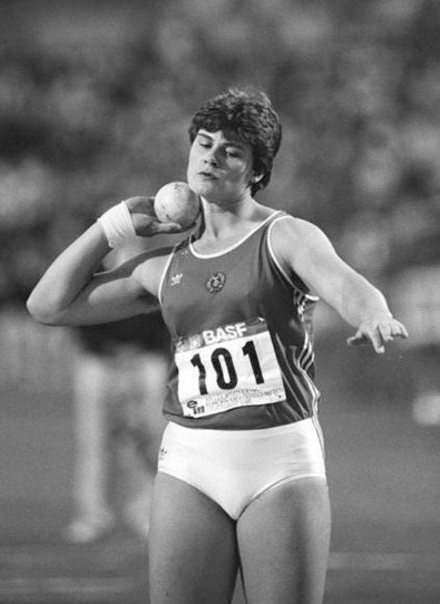 Хайди Кригер (ГДР), лека атлетика
Треньорите започват да я тъпчат с анаболни стероиди и мъжки хормони, докато е едва на 16. През 1986 г. печели европейската титла в тласкането на гюле. Това обаче остава върхът в кариерата й заради серия от травми. В някакъв момент Хайди осъзнава, че е мъж. Подлага се на операция за смяна на пола на 31-годишна възраст. След 5 години Андреас (новото име на Кригер) сключва брак с бивша състезателка по плуване на ГДР, също блъскана със забранени препарати. Днес активно участва в разобличаването на допинг престъпленията в бившата Източна Германия. 