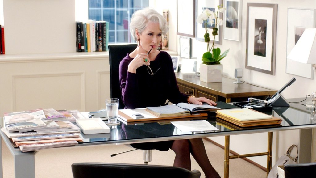 \"Дяволът носи Прада\" (The Devil Wears Prada, 2006)
Клише или не, няма как да пропуснем този филм на Дейвид Франкъл, който прави от един роман със съмнителни качества, наистина добро кино. Мерил Стрийп, Ан Хатауей, Емили Блънт, Стенли Тучи... Безупр