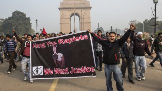 Ще реши ли смъртната присъда проблемът с изнасилванията в Индия