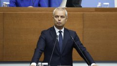 Кандидат за вицепрезидент пък ще е евродепутатът Петър Волгин