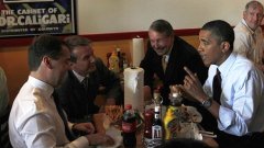 Ray's Hell Burger се радва на внимание от страна на Белия дом. Щатският държавен глава има слабост към това заведение и през май м.г. обядва там с вицепрезидента Джо Байдън, след което беше критикуван от републиканците в Конгреса заради... горчицата, която поръчал с бургера си