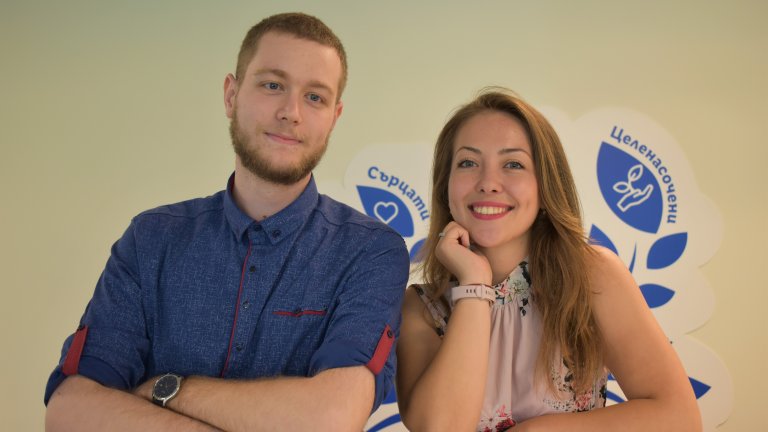 Двама младежи в света на летния стаж