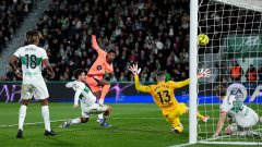 Барселона пропусна много, но си тръгна с трите точки от визитата на Елче