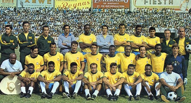 1. Шампион, Мексико, 1970
С Пеле, Жаирзиньо и Ривелиньо Бразилия от 1970-а е може би най-силният отбор в историята на световните първенства. "Селесао" печели всичките си квалификации, а на финалите също е неудържим. В битката за трофея Бразилия громи Италия с 4:1, а дори римският "Messaggero" прави признание от страниците си, че "скуадрата" е била победена от най-добрия отбор за всички времена.  
