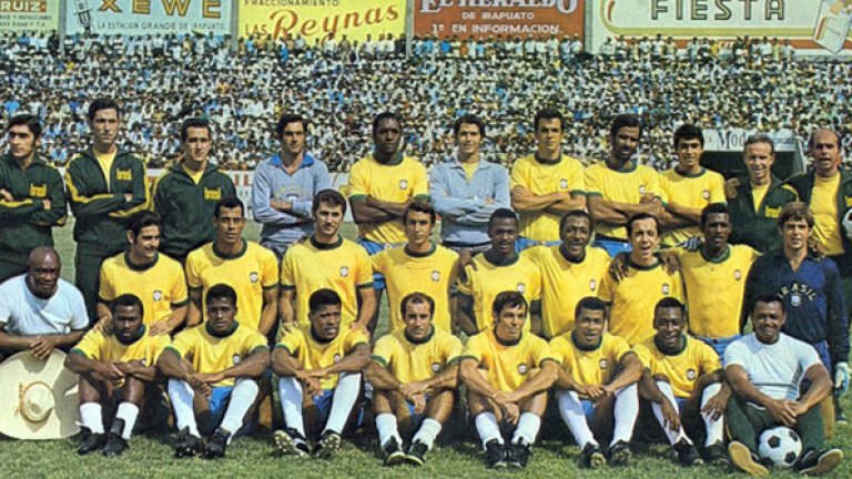 1. Шампион, Мексико, 1970
С Пеле, Жаирзиньо и Ривелиньо Бразилия от 1970-а е може би най-силният отбор в историята на световните първенства. "Селесао" печели всичките си квалификации, а на финалите също е неудържим. В битката за трофея Бразилия громи Италия с 4:1, а дори римският "Messaggero" прави признание от страниците си, че "скуадрата" е била победена от най-добрия отбор за всички времена.