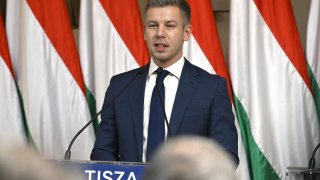 "Да, аз съм 45-годишен мъж и имам сексуален живот" - той е опонент на Орбан и вярва, че му готвят секс скандал