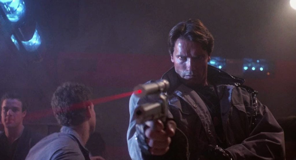 “Терминатор”
Малко са режисьорите, които успяват да направят две революции в киното, при това за по-малко от десетилетие. Точно това обаче успява да сътвори Джеймс Камерън с неговите два “терминатора” от 1984 г. и 1991 г.  Едва ли някой някога си е представял, че един филм с бюджет от само 6,4 милиона долара и история за пътуващ във времето робот-убиец, изпратен, за да ликвидира един-единствен човек, ще постигне подобен успех. А трябва ли изобщо да споменаваме кой изгрява в този филм?