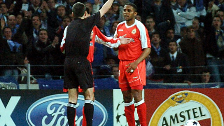 Печалният и най-запомнящ се момент от кариерата на Андраде - когато получава червения си картон от Маркус Мерк в реванша срещу Порто от Шампионската лига