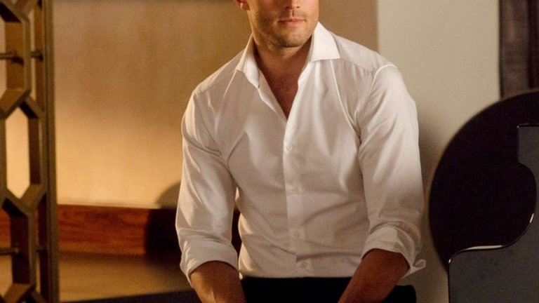 Джейми Дорнан - "50 нюанса сиво" 
Причината за ниския хонорар на Джейми Дорнан е, че преди да бъде одобрен за ролята на Крисчън Грей в поредицата "50 нюанса", той няма опит на голям екран. Единствената му роля е в телевизионната поредица "Имало едно време".
По тази причина за ролята си в първата част на филма получава само 107 хил. долара хонорар. След като екранизацията по романа на Е.Л.Джеймс предизвика фурор, заплащането на Дорнан за следващите две части, разбира се, чувствително се увеличи.