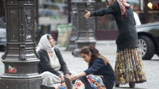 Във Великобритания имигранти сключват брак с роми, за да получат паспорт от ЕС