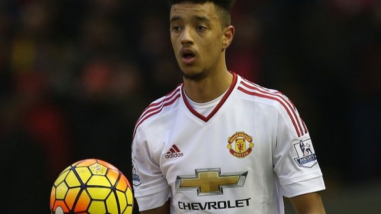 Камерън Бортуик-Джаксън
В Юнайтед държат на налагането на млади играчи и Жозе едва ли ще успее да обърне тази тенденция. Той блесна срещу Ливърпул и показа, че има потенциал да се развива.
Прогноза: Остава