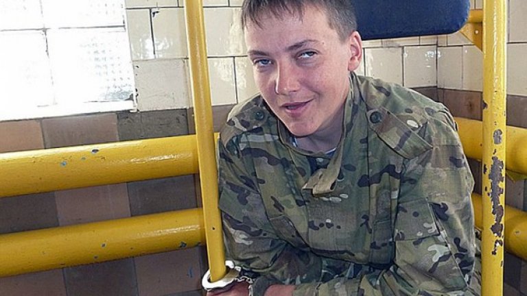 Според украинските власти Надежда Савченко се намира под стража в Русия в единична килия в следствения изолатор в град Воронеж