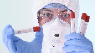 COVID-19: 100 починали за денонощие, 2002 нови случая