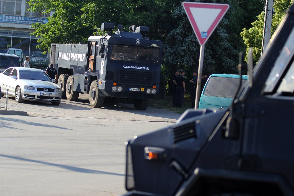 Над 20 души бяха арестувани за съпротива на полицията