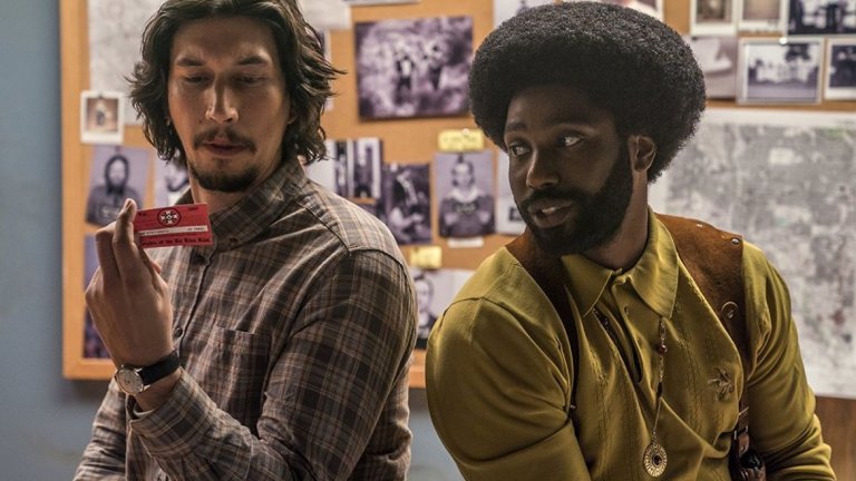 1. BlacKkKlansman
Действието във филма на режисьора Спайк Лий се развива в Колорадо Спрингс в началото на 70-те години на миналия век. Чернокожият Рон Сталуърт (Дейвид Уошингтън) е полицай новобранец, който прониква в местния клон на Ку Клукс Клан. Как? Като в разговори по телефона се преструва на бял и се държи като расист. Неговият партньор (Адам Драйвър) лично се присъединява към групата от разпространители на расова омраза, които спокойно могат да са гласовете на крайното дясно днес. BlacKkKlansman е поредният филм на Лий, който може да разбуни духовете и вероятно това ще стане покрай премиерата му през лятото.