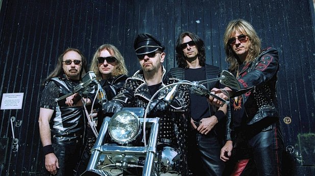 Judas Priest - Breaking The Law
Един от безспорните химни на хеви метъла, чийто основен риф може да ти се забие в главата и да остане там с дни.