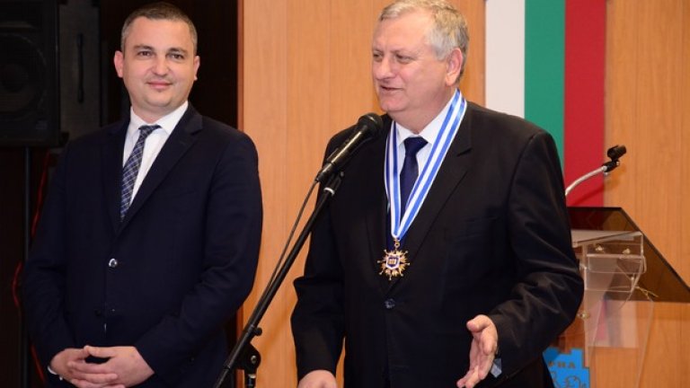 Свилен Спасов получава почетния знак на Варна от кмета Иван Портних