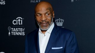 Майк Тайсън е в страхотна форма и тренира за завръщането си (видео)