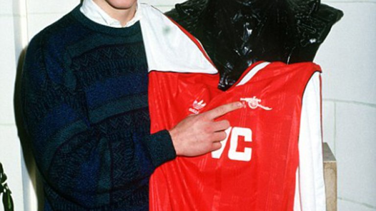 Лий Диксън дойде в Арсенал от Стоук Сити за 375 хил. паунда през 1988-а. Той остана при "топчиите" цели 14 години.