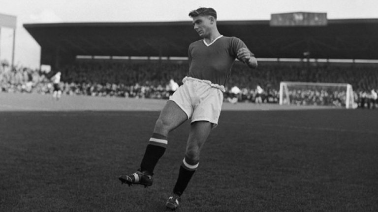 Дънкан Едуардс
Трагичната история на Бебета на Бъзби от 1958-а тегне над клуба вече почти шест десетилетия. Катастрофата в Мюнхен отнема живота и на един от най-ярките таланти в историята на Юнайтед - Дънкан Едуардс, който е само на 21. Той дебютира едва на 16 и всички са на мнение, че притежава потенциала да поведе не само Юнайтед, но и националния отбор на страната.
