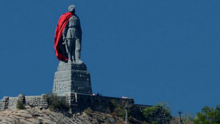 Альоша се присъедини към солдатите от Паметника на съветската армия в столицата