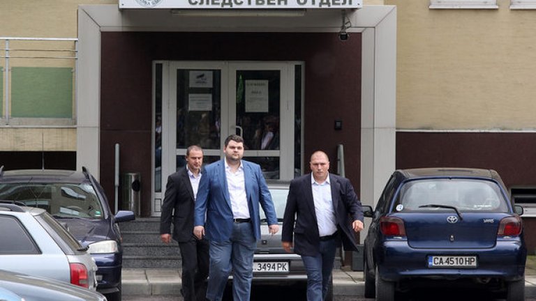 Пеевски се отказва от възможността да запази статута си на магистрат.