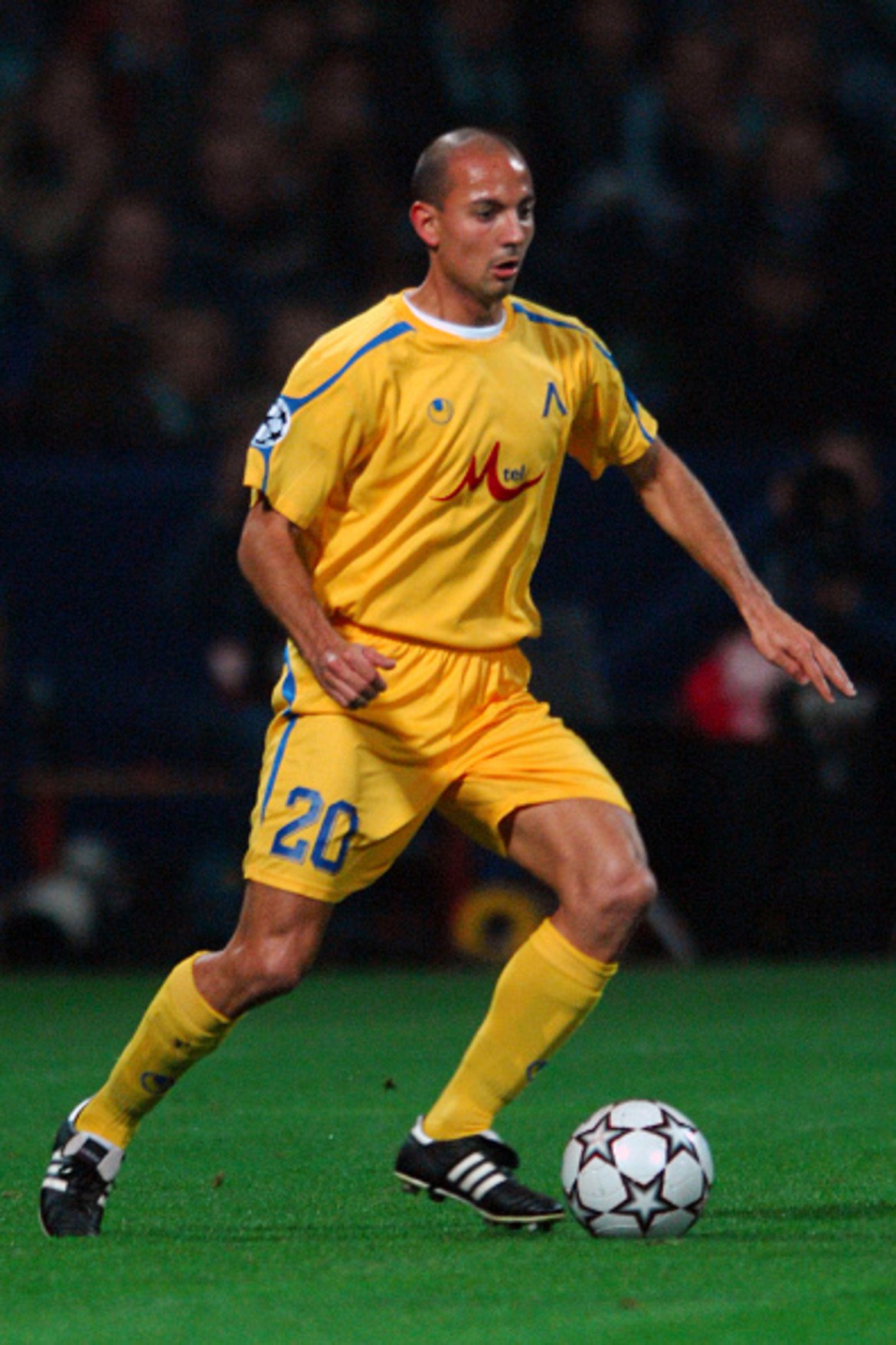 Втора смяна (76'): Станислав Ангелов
Макар да започна кариерата си в ЦСКА, Пелето се превърна в легенда на "сините", чийто юноша е. Универсалният боец напусна Левски през 2007-а, за да играе в Германия, Румъния, а после и в кипърския Анортозис. Накрая пак се завърна на „Герена“, където приключи състезателната си кариера през 2014-а. В началото на годината бе освободен като спортен директор на Левски и се захвана с школата на стадион „Раковски“. В мачовете с Киево се отличи с една асистенция към Бардон в първия двубой (за 2:0). В реванша титуляр на десния бек бе Живко Миланов, но Ангелов влезе, за да пази резултата 15 минути преди края, на мястото на Мечо Телкийски.