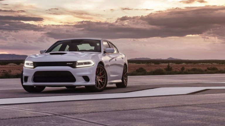 Dodge Charger Hellcat вече се превръща в една от съвременните класики на марката. Все пак, семеен седан с 707 конски сили, яко нали?