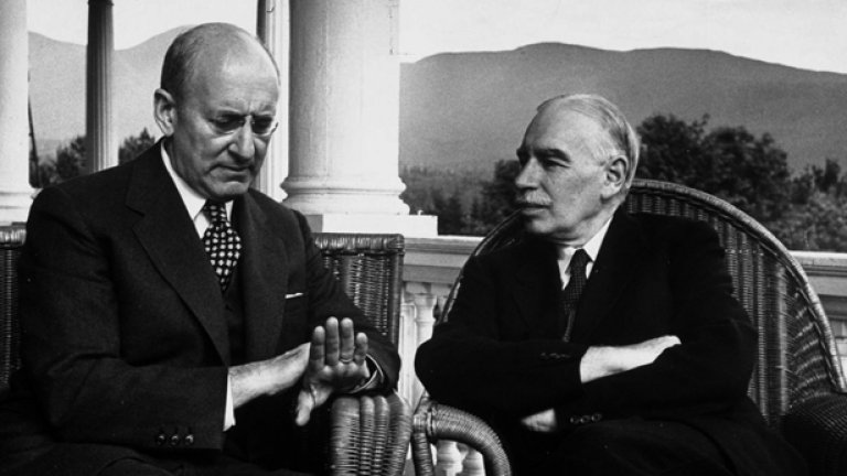 Джон Кейнс отново спечели - срещу Фридрих Хайек