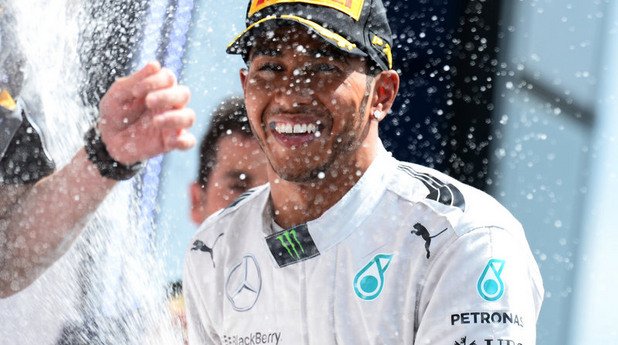 15. Люис Хамилтън (Формула 1).
Приходи: 39 милиона долара
Заплата: 36 милиона долара
Реклами: 3 милиона долара
Новият му договор, който започва през 2016-а, може да му донесе 140 милиона долара с бонусите в Mercedes' F1. Актуален световен шампион.