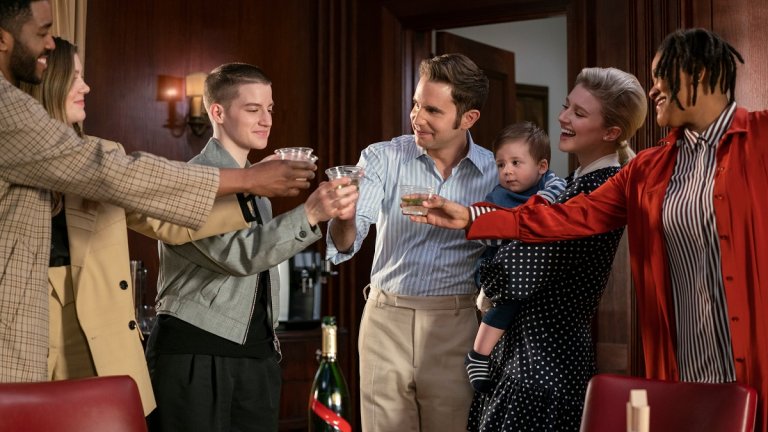 “Политикът” (The Politician)
Сатиричното шоу осмива американската политика през личната история на главния герой Пейтън Хобарт (Бен Плат). Още от 7-годишен той е решен да се кандидатира за президент на САЩ, а амбициите му са подкрепени от властната му майка, в чиято роля е Гуинет Полтроу. Работата им започва от кандидатурата на Пейтън за президент на студентския корпус  в университета “Бъркли”, която приемат много насериозно. 
Въпреки че става въпрос само за студентски избори, Пейтън и майка му организират мащабна кампания с идеята да я използват и когато се кандидатира за държавен глава на САЩ.