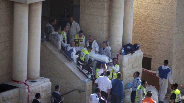 Палестинци съсякоха израелци в синагога