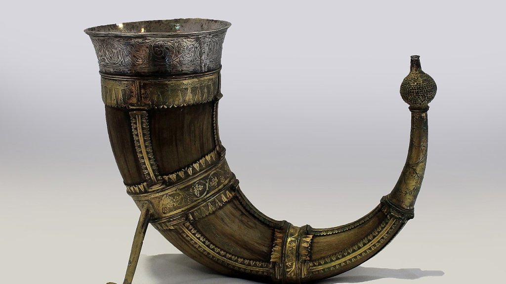 Drinking horn