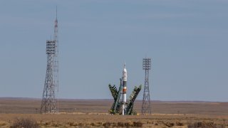 Съветски космически боклук на 50 години се носи към Земята