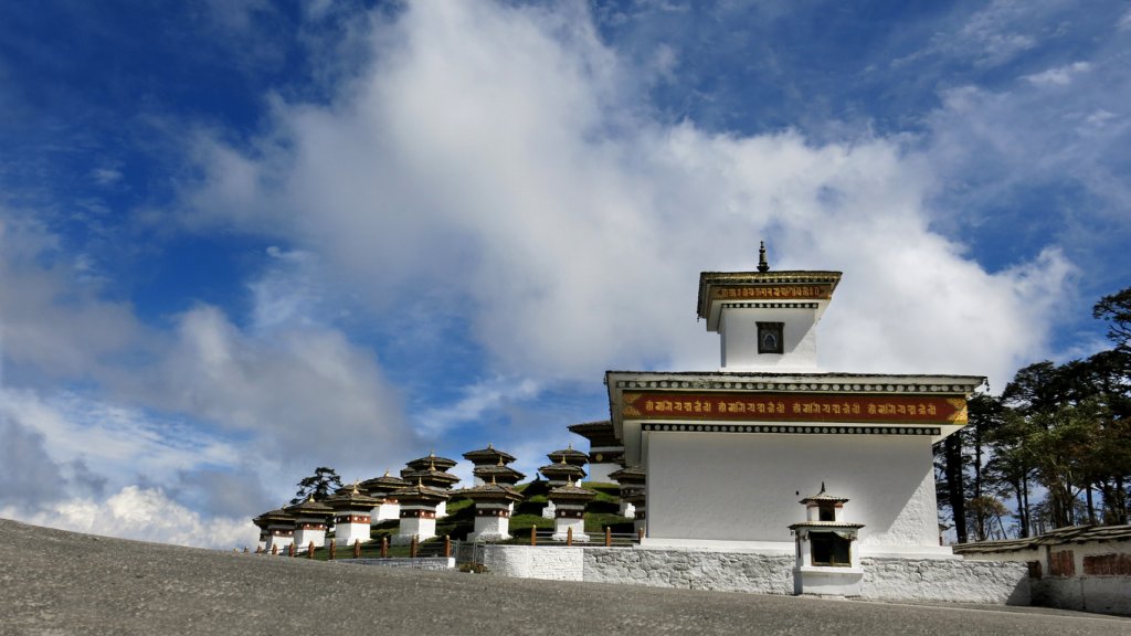 Stupas, Douchula Pass, Buthan