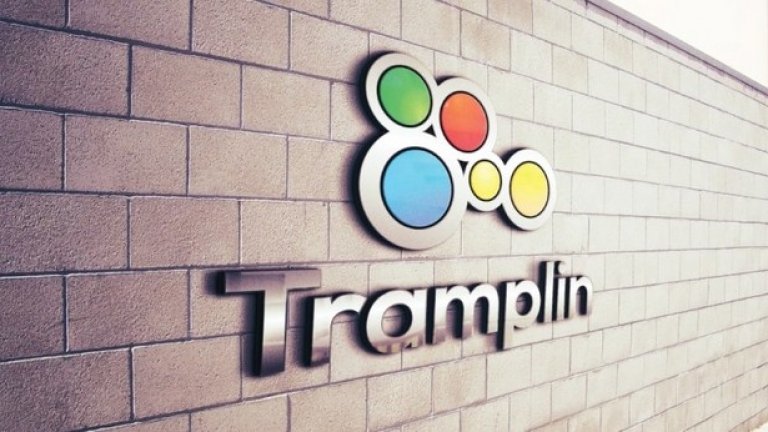 "Не може да сме единствената държава в ЕС без работеща краудфъндинг платформа, това нас много ни амбицира”, казва Александър Топалов. „Тук е доста непознат такъв род бизнес и такъв род финансиране, затова решихме да стартираме първо civic-crowdfunding платформата (tramplin.bg за общественополезни проекти) и по този начин да запознаем хората с вида на финансиране и модела на работа и тя да проправи път на другата платформа, която стартира преди около месец”