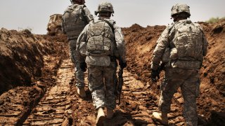 Американски военни все пак ще останат, за да съветват иракските си колеги